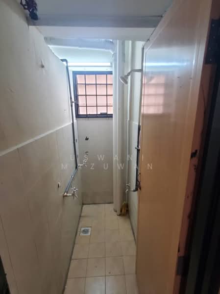 Flat for Rent at Pangsapuri Sri Indah - Uswani Mazuwan - Bathroom - PropertyGuru.com.my
