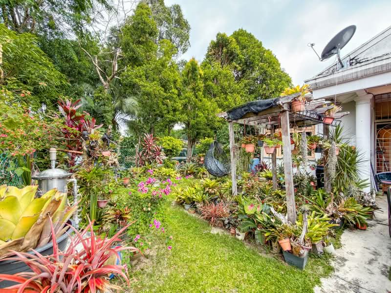 Rumah Teres 1 Tingkat untuk Dijual di Seksyen 18 (Shah Alam) - Yasmin Sulaiman - Garden - PropertyGuru.com.my