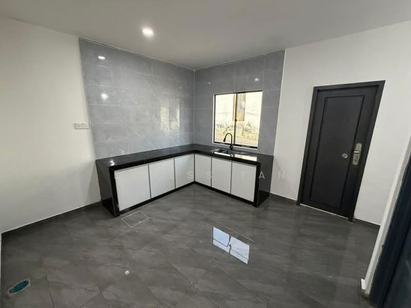 1-storey Terraced House for Sale in Bandar Selesa Jaya (Skudai) - Erness Tan - Kitchen - PropertyGuru.com.my