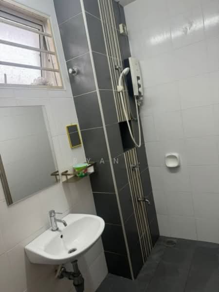 Rumah Teres 2 Tingkat untuk Disewa di Setia Alam (Selangor) - Ryan . - Bathroom - PropertyGuru.com.my