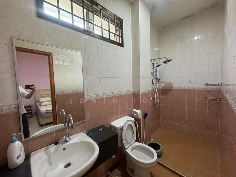 Rumah Teres 2 Tingkat untuk Disewa di Taman Daya (Johor Bahru) - Edwin Toh - Bathroom - PropertyGuru.com.my
