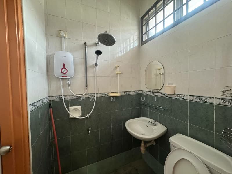 Rumah Teres 2 Tingkat untuk Disewa di Taman Daya (Johor Bahru) - Edwin Toh - Bathroom - PropertyGuru.com.my