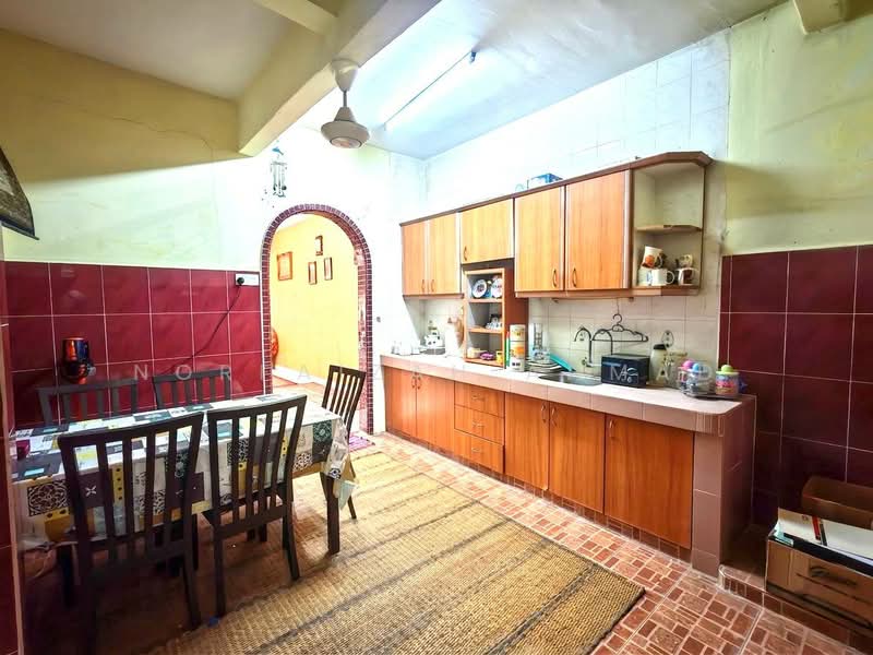 2-storey Terraced House for Sale in TAMAN PUCHONG UTAMA (Puchong) - Norfaizah Ahmad - Kitchen - PropertyGuru.com.my