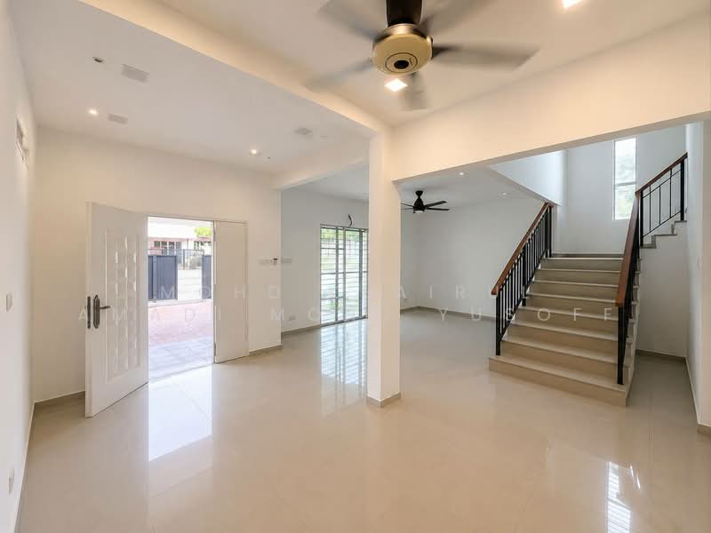 Terraced House for Sale in Putra Avenue (Subang Jaya) - Mohd Khairul Amadi Mohd Yusoff - Living Room - PropertyGuru.com.my