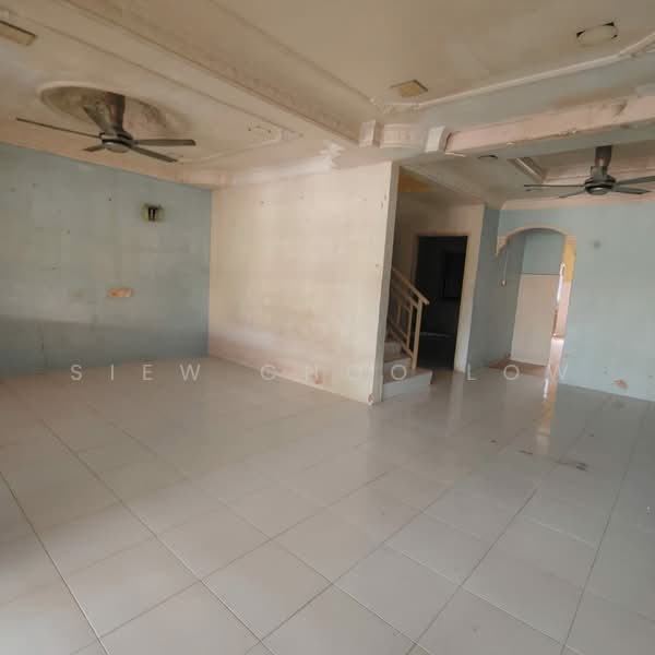2-storey Terraced House for Sale in Taman Tanjung Minyak (Tanjong Minyak) - Mary Low - Living Room - PropertyGuru.com.my
