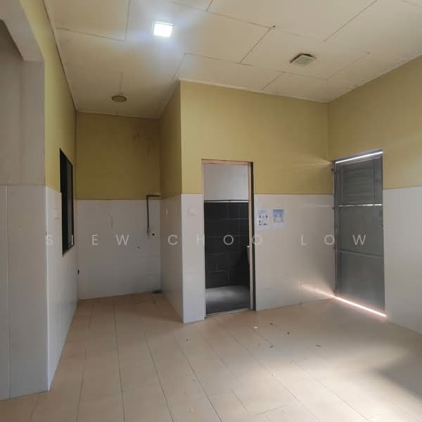 2-storey Terraced House for Sale in Taman Tanjung Minyak (Tanjong Minyak) - Mary Low - Interior - PropertyGuru.com.my