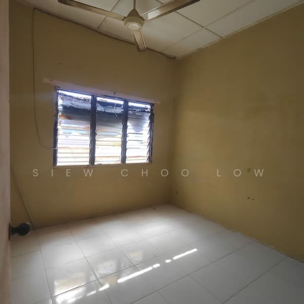 2-storey Terraced House for Sale in Taman Tanjung Minyak (Tanjong Minyak) - Mary Low - Interior - PropertyGuru.com.my