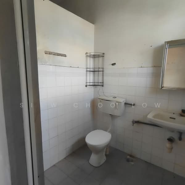 2-storey Terraced House for Sale in Taman Tanjung Minyak (Tanjong Minyak) - Mary Low - Bathroom - PropertyGuru.com.my