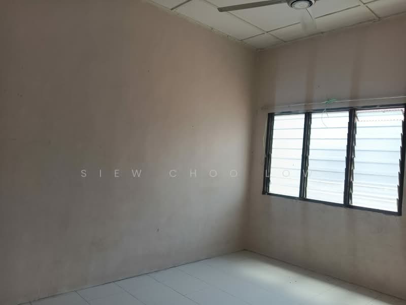 2-storey Terraced House for Sale in Taman Tanjung Minyak (Tanjong Minyak) - Mary Low - Interior - PropertyGuru.com.my