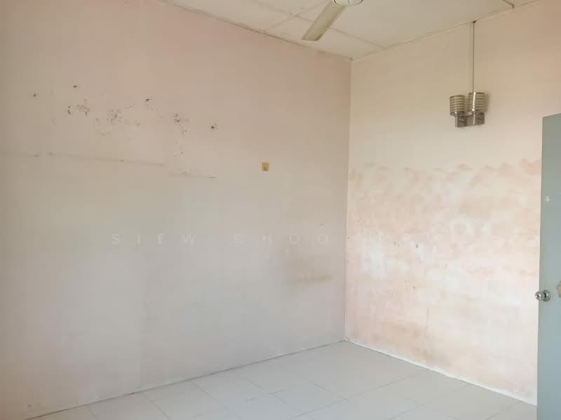 2-storey Terraced House for Sale in Taman Tanjung Minyak (Tanjong Minyak) - Mary Low - Interior - PropertyGuru.com.my