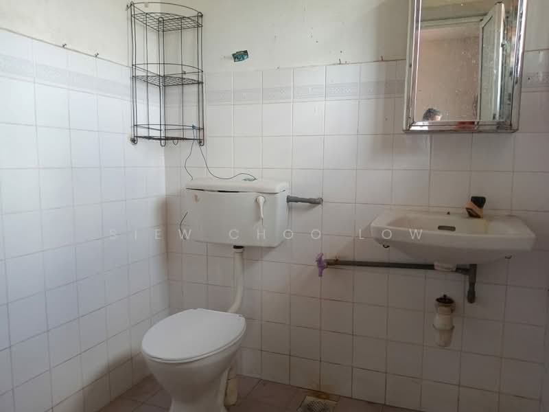 2-storey Terraced House for Sale in Taman Tanjung Minyak (Tanjong Minyak) - Mary Low - Bathroom - PropertyGuru.com.my