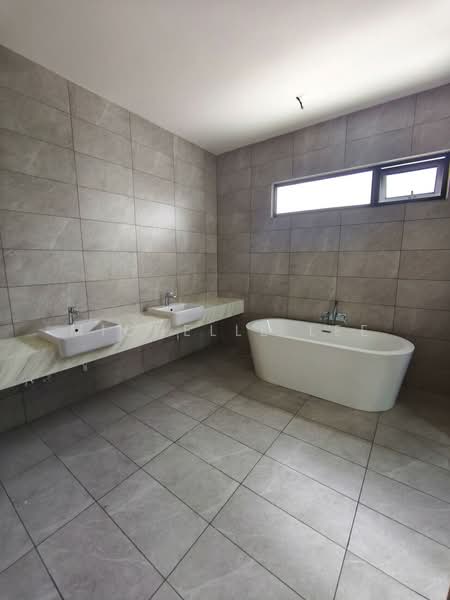 Semi-Detached House for Sale in Telok Panglima Garang (Selangor) - Michelle Lee - Bathroom - PropertyGuru.com.my