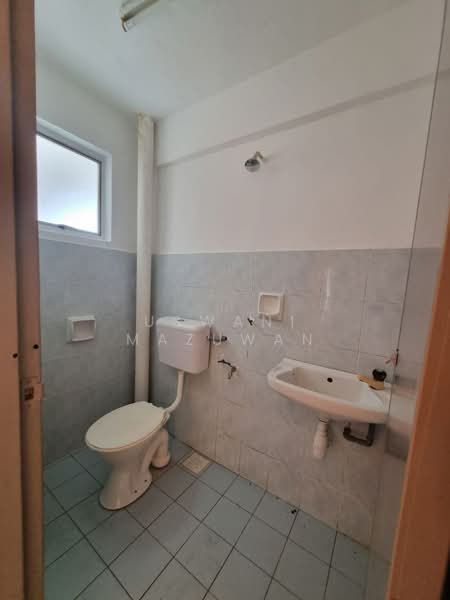 Rumah Flat untuk Dijual di Alpha Arena - Uswani Mazuwan - Bathroom - PropertyGuru.com.my