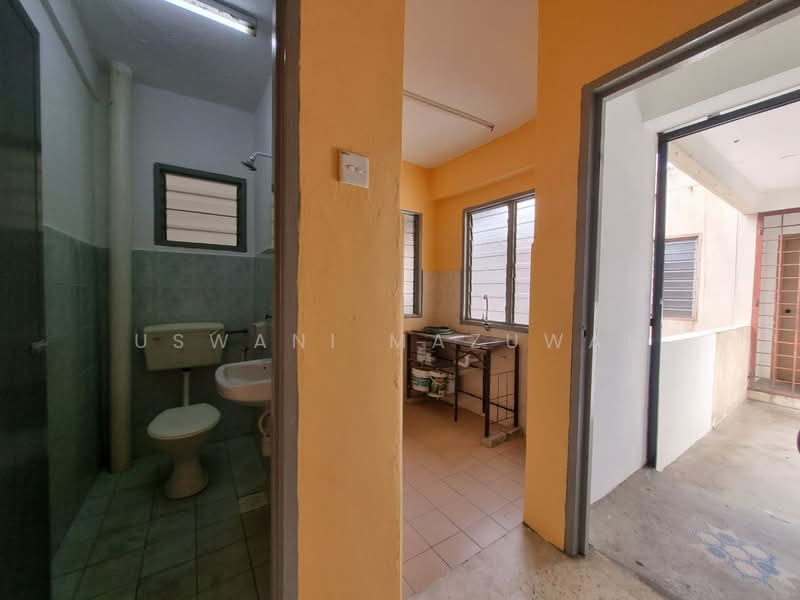 Rumah Flat untuk Dijual di Alpha Arena - Uswani Mazuwan - Bathroom - PropertyGuru.com.my