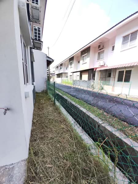 Rumah Teres untuk Dijual di Bandar Enstek (Negeri Sembilan) - Vincent Lee - Exterior - PropertyGuru.com.my