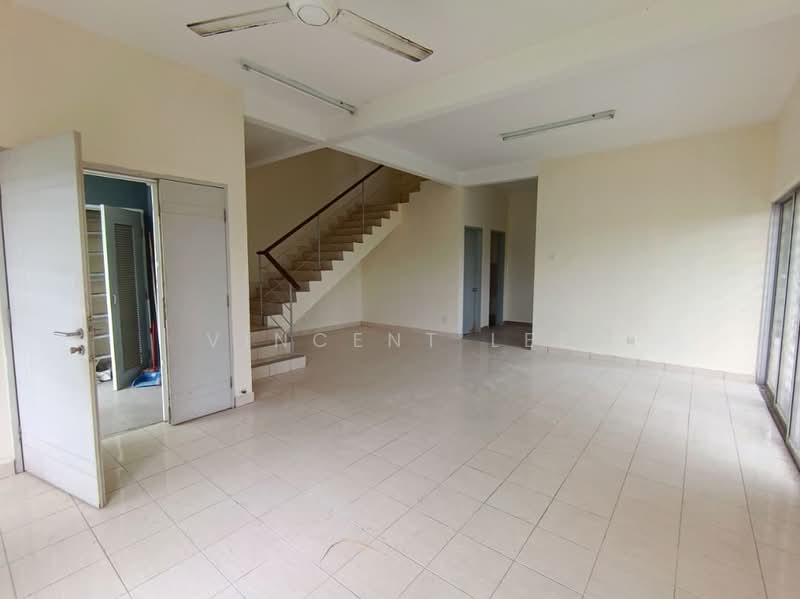 Rumah Teres untuk Dijual di Bandar Enstek (Negeri Sembilan) - Vincent Lee - Living Room - PropertyGuru.com.my