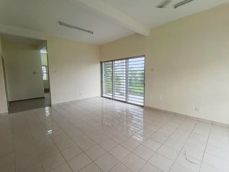 Rumah Teres untuk Dijual di Bandar Enstek (Negeri Sembilan) - Vincent Lee - Living Room - PropertyGuru.com.my