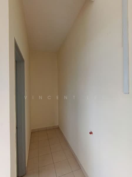 Rumah Teres untuk Dijual di Bandar Enstek (Negeri Sembilan) - Vincent Lee - Corridor - PropertyGuru.com.my