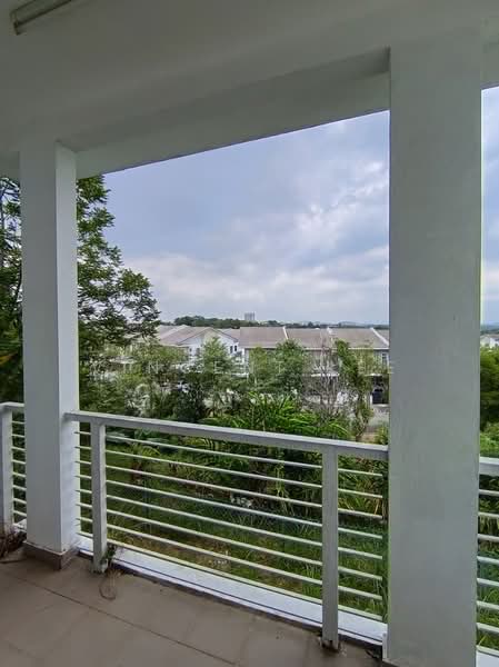 Rumah Teres untuk Dijual di Bandar Enstek (Negeri Sembilan) - Vincent Lee - Balcony - PropertyGuru.com.my