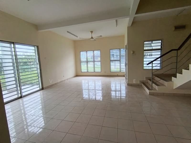 Rumah Teres untuk Dijual di Bandar Enstek (Negeri Sembilan) - Vincent Lee - Living Room - PropertyGuru.com.my
