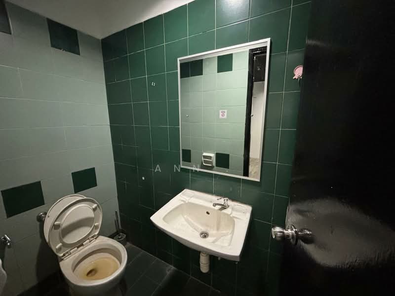 Office for Rent in Leisure Commerce Square (Petaling Jaya) - Ann . - Bathroom - PropertyGuru.com.my