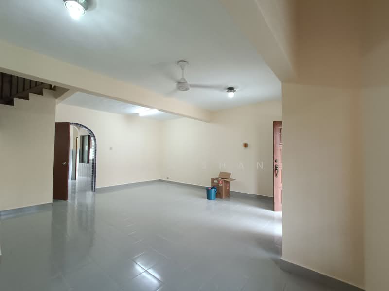 Terraced House for Sale in Usj 2 (Subang Jaya) - Shan Shan - Living Room - PropertyGuru.com.my