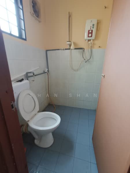 Terraced House for Sale in Usj 2 (Subang Jaya) - Shan Shan - Bathroom - PropertyGuru.com.my