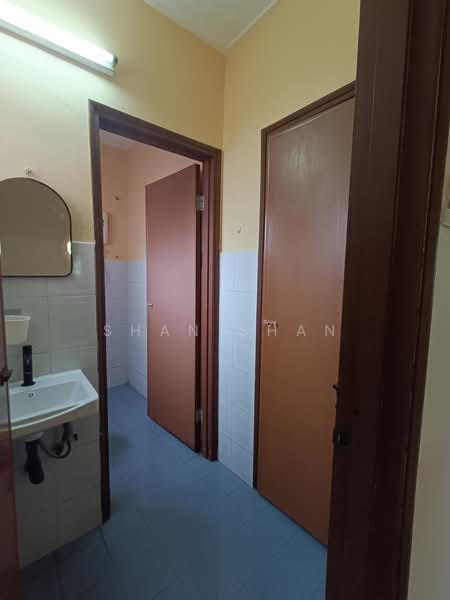 Terraced House for Sale in Usj 2 (Subang Jaya) - Shan Shan - Bathroom - PropertyGuru.com.my