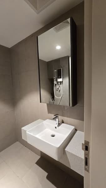 Service Residence for Rent at SOHO @ Empire City - Kew . - Bathroom - PropertyGuru.com.my