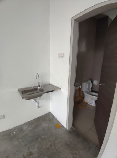 Office for Sale in Kota Kemuning (Shah Alam) - Michelle Lee - Bathroom - PropertyGuru.com.my