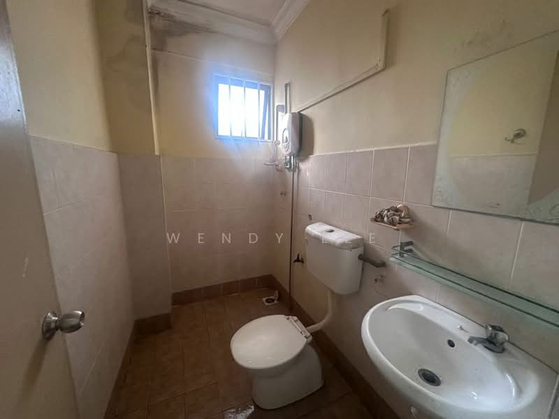 Pangsapuri untuk Disewa di Prima Bayu Apartment - Wendy Lee - Bathroom - PropertyGuru.com.my