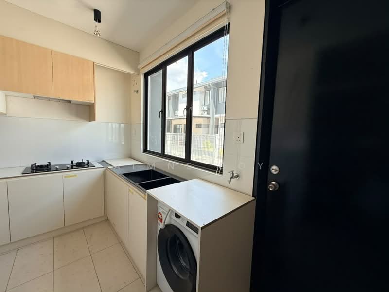 Rumah Teres 2 Tingkat untuk Disewa di Bukit Raja (Selangor) - Aimns Goy - Kitchen - PropertyGuru.com.my