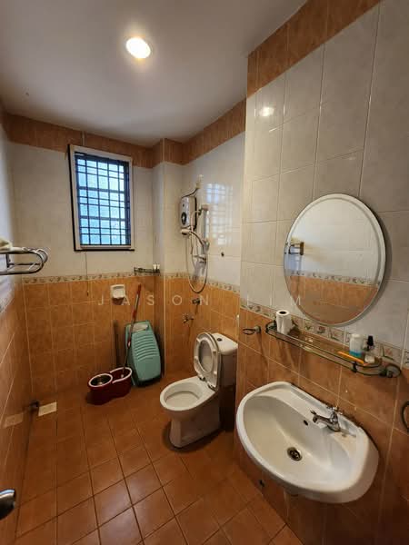 Rumah Teres 2 Tingkat untuk Disewa di Permas Jaya (Johor) - Jason Lim - Bathroom - PropertyGuru.com.my