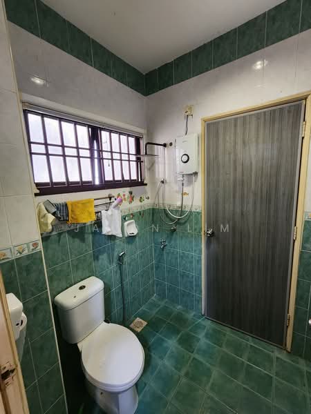 Rumah Teres 2 Tingkat untuk Disewa di Permas Jaya (Johor) - Jason Lim - Bathroom - PropertyGuru.com.my