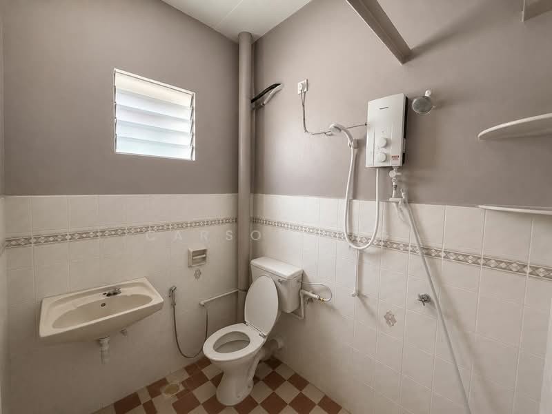 Apartment for Sale at Taman Pandan Apartment - Carson Ang - Bathroom - PropertyGuru.com.my