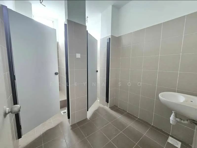 Kilang untuk Disewa di Taman Desa Cemerlang (Ulu Tiram) - Elleyna Soo - Bathroom - PropertyGuru.com.my