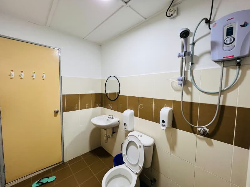 Pangsapuri untuk Dijual di Crown Imperial Court - Jenni Cha - Bathroom - PropertyGuru.com.my