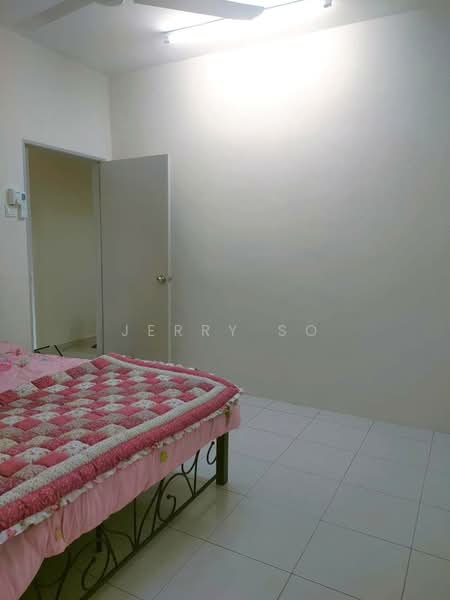 Kondominium untuk Dijual di Mahsuri Square - Jerry So - Bedroom - PropertyGuru.com.my