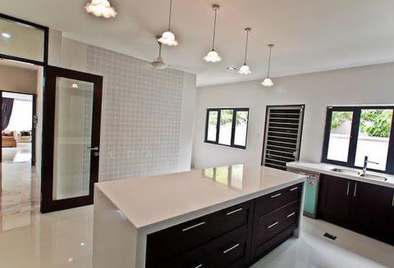 Bungalow for Sale in Taman Hillview (Ulu Kelang) - Eda Zainal - Kitchen - PropertyGuru.com.my