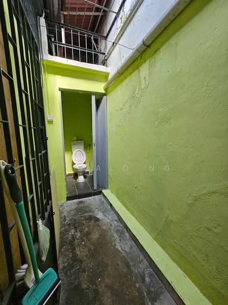 Kedai untuk Disewa di George Town (Penang) - Ronald Ng - Bathroom - PropertyGuru.com.my