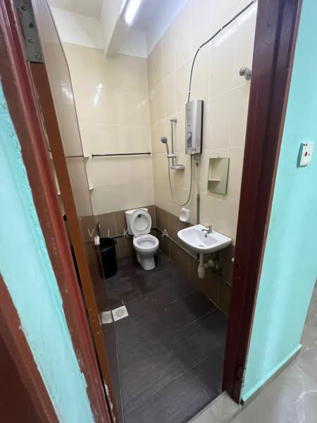 2-storey Terraced House for Sale in Taman Gembira (Klang) - Vikram . - Bathroom - PropertyGuru.com.my