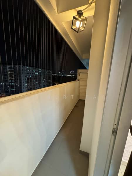 Kondominium untuk Disewa di The Edge Residence - Gilbert Tay - Balcony - PropertyGuru.com.my