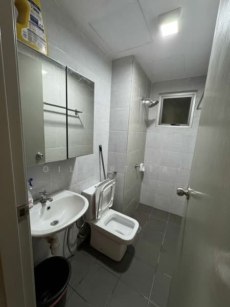 Kondominium untuk Disewa di The Edge Residence - Gilbert Tay - Bathroom - PropertyGuru.com.my
