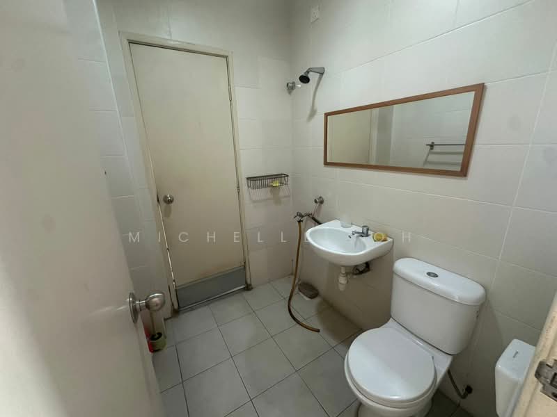 2-storey Terraced House for Rent in Kemuning Utama (Shah Alam) - Michelle Boh - Bathroom - PropertyGuru.com.my