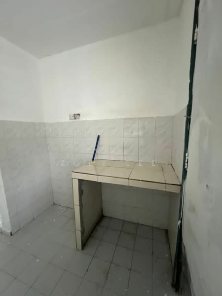 Pangsapuri untuk Dijual di Lily & Jasmine Apartment - Zoey Lee - Kitchen - PropertyGuru.com.my