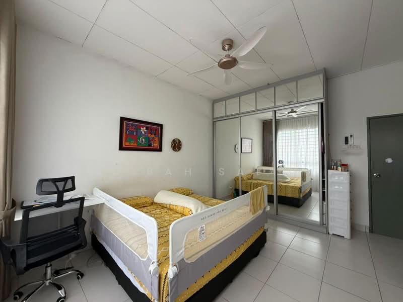 Rumah Teres 2 Tingkat untuk Dijual di Seksyen 33 (Shah Alam) - Adibah Salim - Bedroom - PropertyGuru.com.my