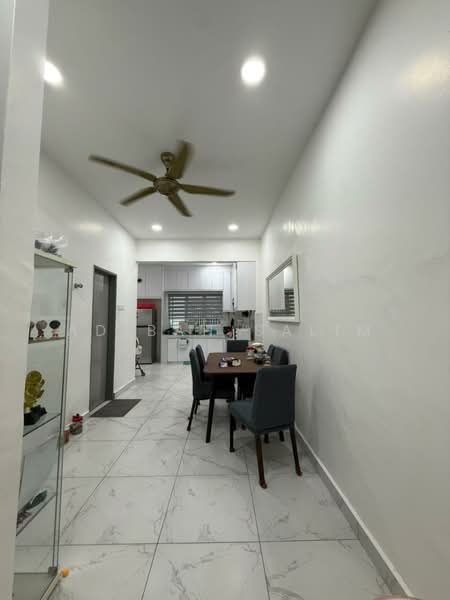 Rumah Teres 2 Tingkat untuk Dijual di Seksyen 33 (Shah Alam) - Adibah Salim - Dining Room - PropertyGuru.com.my