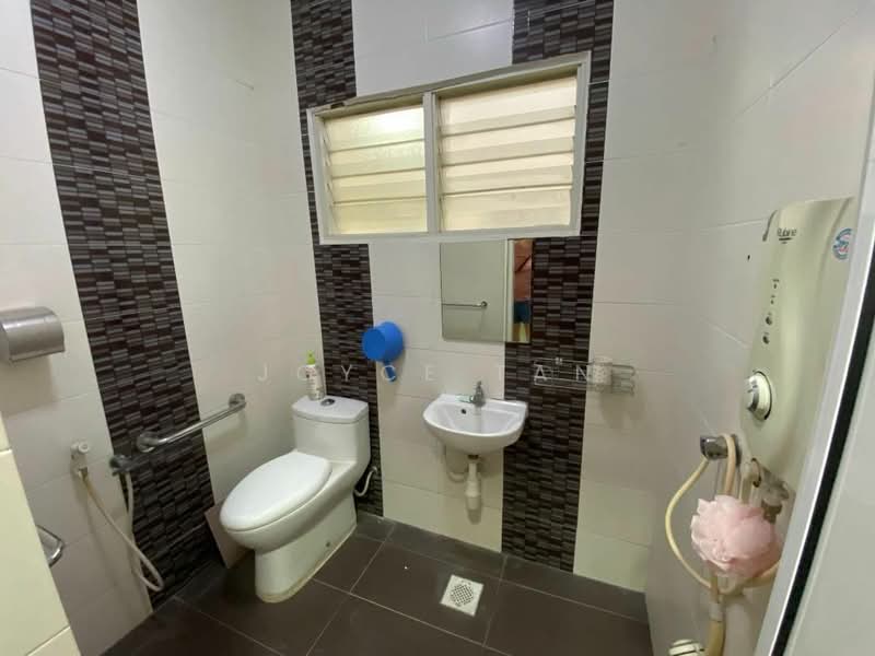 Rumah Teres untuk Dijual di Usj 18 (Subang Jaya) - Joyce Tan - Bathroom - PropertyGuru.com.my