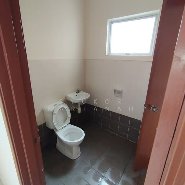 2-storey Terraced House for Sale in Rawang (Selangor) - Syukor Hartanah - Bathroom - PropertyGuru.com.my
