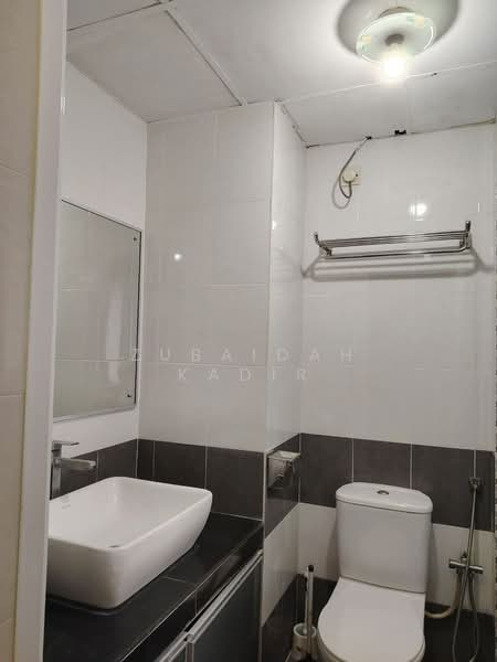 Kondominium untuk Disewa di Kiara Park - Zubaidah Kadir - Bathroom - PropertyGuru.com.my